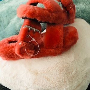 Fuzzy ugg buckle slides